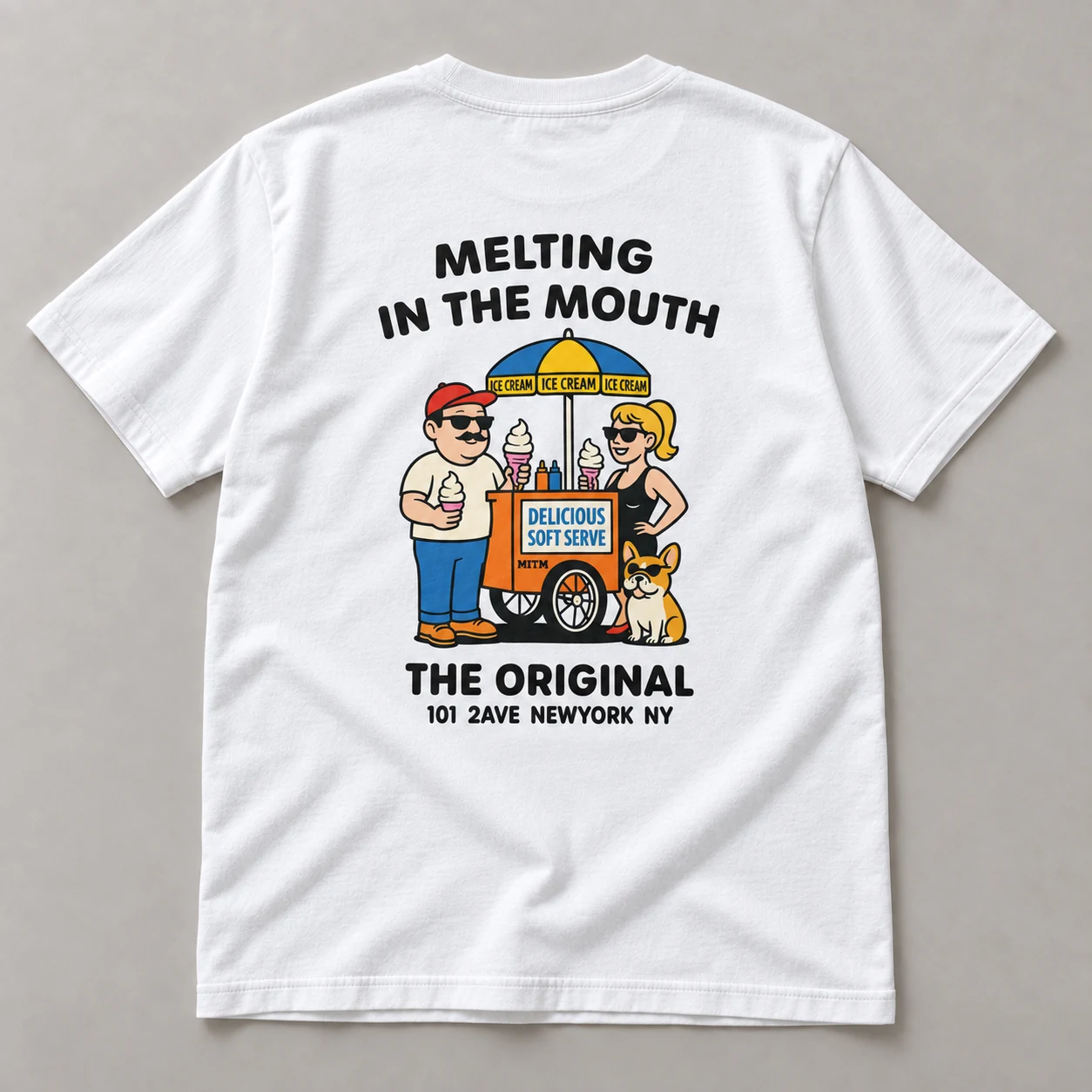 白いTシャツの背面。MELTING IN THE MOUTHの文字、ソフトクリームの屋台と客のイラスト、THE ORIGINALの文字